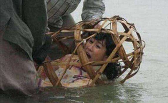 里发现十几具晚清的骸骨,揭开此地这种古老的刑罚