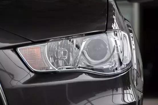 这台进口的SUV只要9万元，自动挡、四驱和气囊一样不差