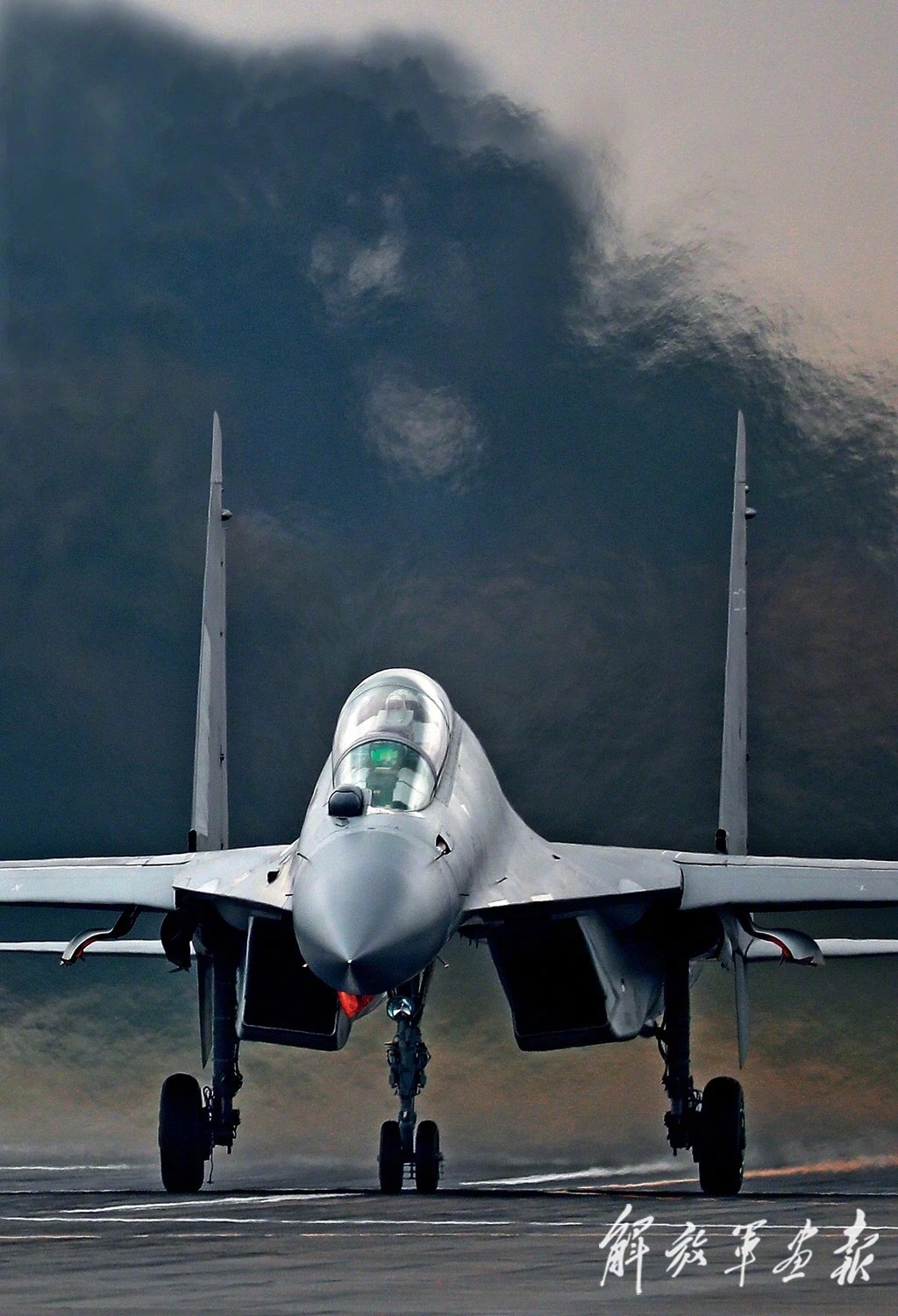 西部战区歼16队伍里混进两架苏35,找找看