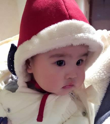 包可艾从出生到大的照片! 饺子实力卖萌可爱至