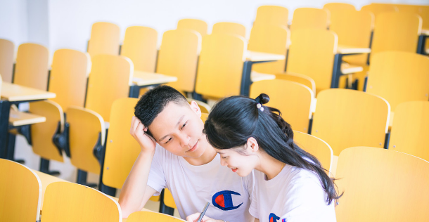 考上985、211的大学生,有的被退学,有的找不到