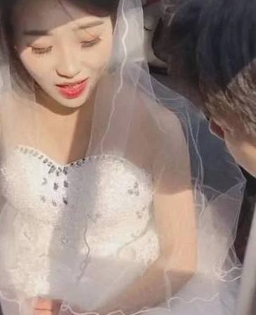 结婚当天新娘忽然变卦,要八万块彩礼才下车,新