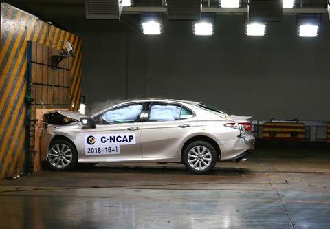 广汽的丰田凯美瑞碰撞图解,标配10气囊乘员保护良好!