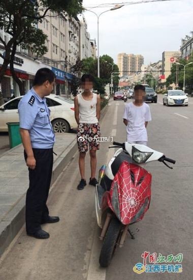 熊孩子!彭泽15岁少年骑鬼火摩托车带13岁表