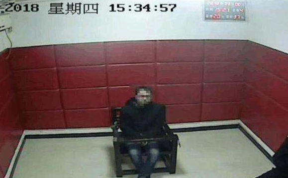 男子偷母亲存折,7万块钱吃喝玩乐,网友:定期也