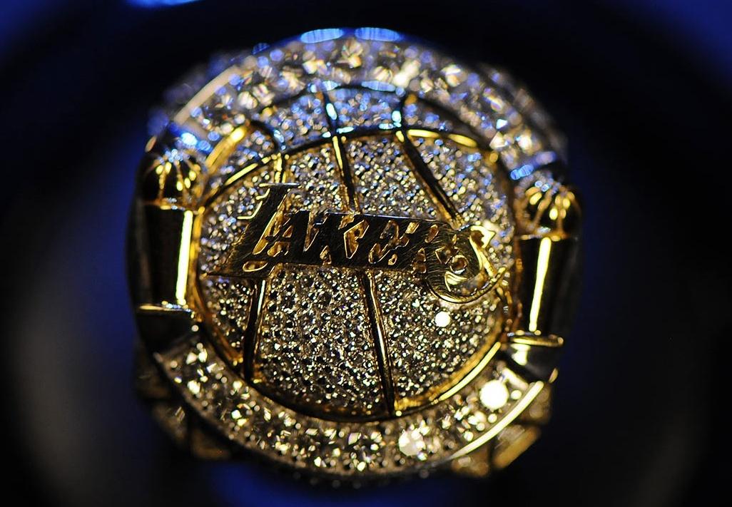 2000年至今的NBA总冠军戒指细节图 哪个最漂亮? 科比戒指最特别