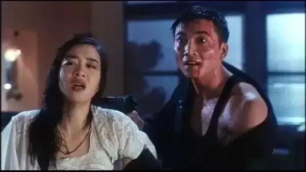 51岁邹兆龙生活照,与李连杰是死对头,混血妻子