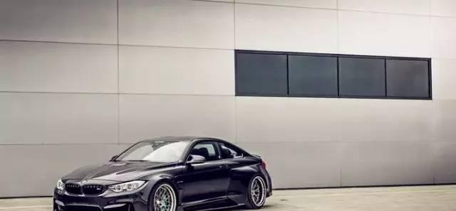 美国媒体竟然用6.2升排量的新科迈罗去对标M4的3.0T