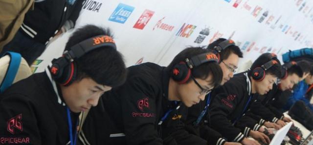 猫神曝光电竞选手作息表,每日训练高达11小时