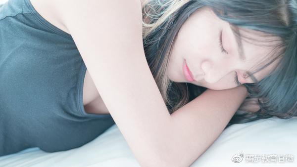 当一个女生问你:在干嘛啊的回答技巧