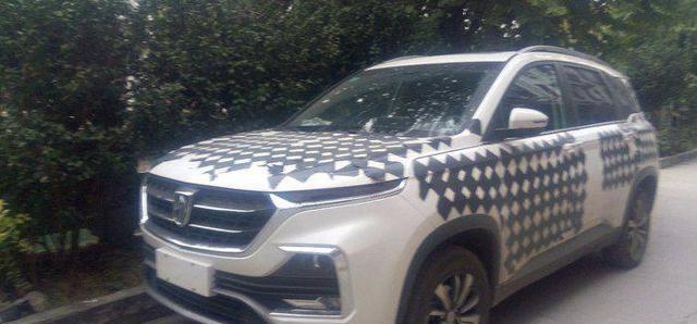 街头偶遇实拍宝骏530, 外观比路虎还霸气, 7.2万起吉利哈弗危险了