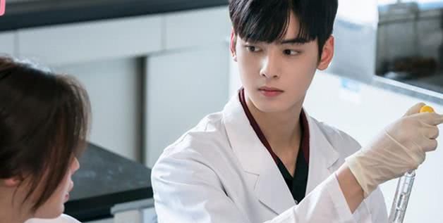 韩国脸蛋天才车银优粉刺爬满脸,烂脸如何做颜