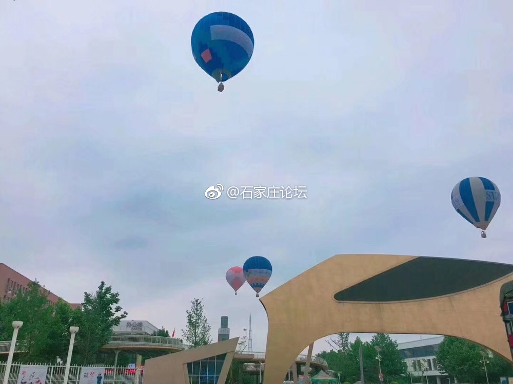 孙红雷来河北传媒学院讲学啦~感觉他太皮了