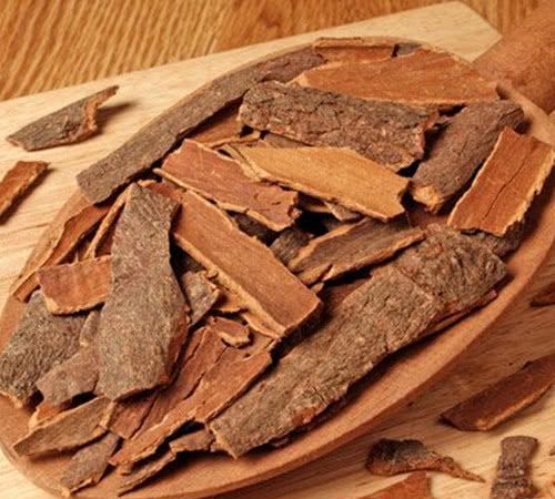 可以吃的树皮树叶,做菜里面少不了它,以前农民