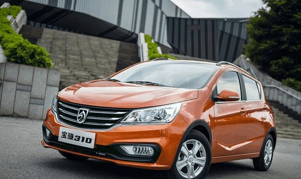 宝骏国产小型车外形不输mini, 售价亲民销量火爆