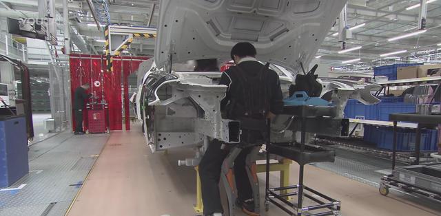 国内全新宝马5系生产线出现神奇设备：走到哪就能坐到哪！