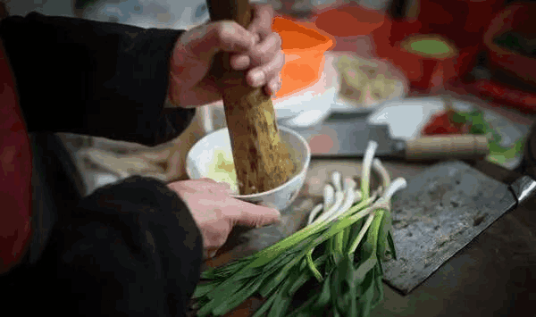这样做的一碗蒜鸡蛋吃起来特带劲,还吃出北面条微波炉食谱大全早餐 这样做的一碗蒜鸡蛋吃起来特带劲,还吃出北面条微波炉食谱大全早餐