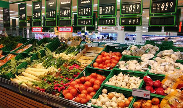 其实超市里面的冷柜蔬果远比货柜摆的新鲜蔬果要新鲜