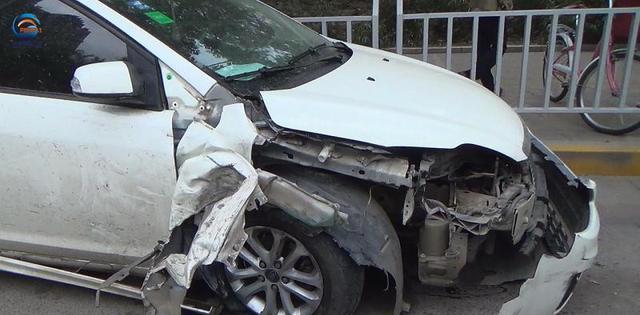 郑州一奥迪A6连撞五车, 车主肇事逃逸!