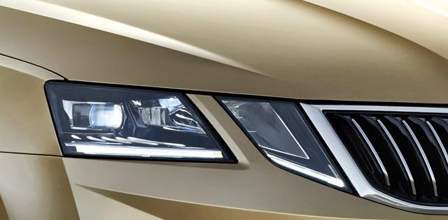 斯柯达 新明锐 水晶元素大灯瞬间抓住路人的眼球!