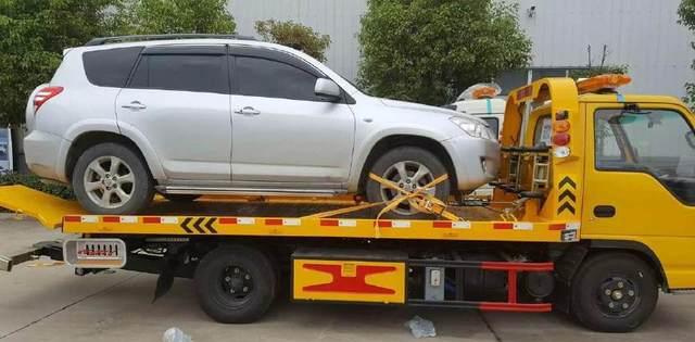 交警被告上了法庭！帕萨特被交警拖走，车主要讨回公道！