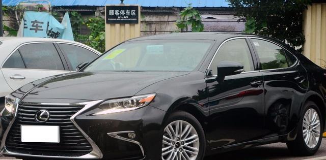 什么? 三十多万的雷克萨斯ES还是脚刹!
