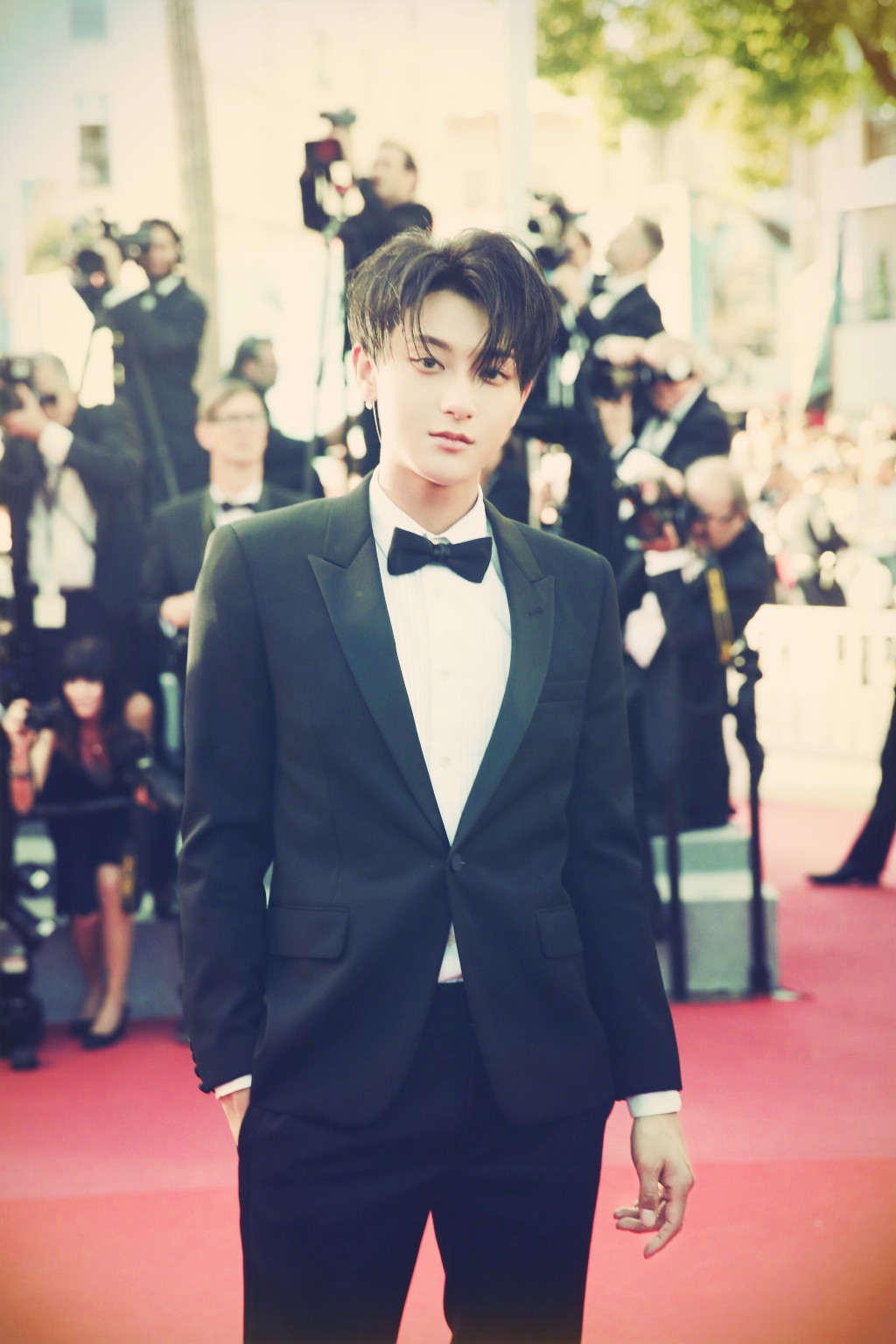 黄子韬惊艳亮相戛纳电影节,诠释别具一格的绅