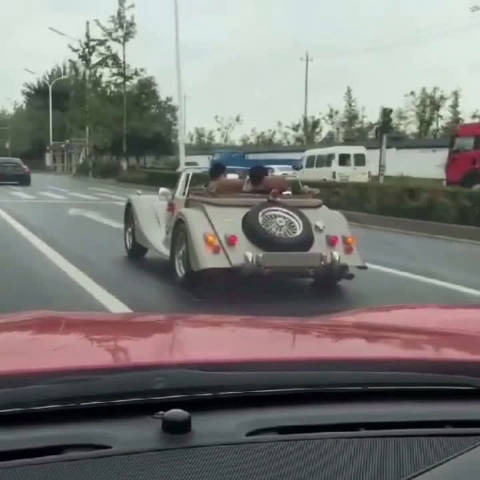 敞篷车遇到下雨怎么办？