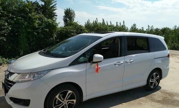 为了悬浮车顶 拿买别克GL8的钱 提了这款“最美MPV”