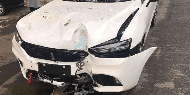 国产豪车长城魏派汽车迎来首撞, 发动机盖变形, 安全性不错