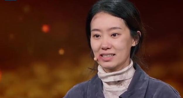 张小斐因孙茜捋剧本显无奈,无助躲角落哭泣,事