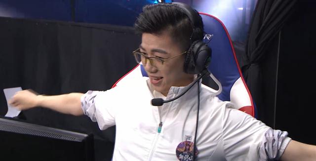 英雄联盟七周年:文森特被妹子虐 娃娃:周淑怡队