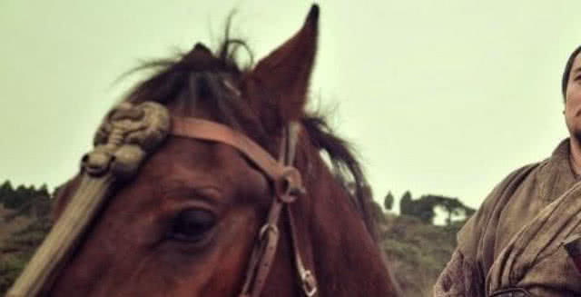 三国演义里常说，与你大战三百回合，那么三百回合是个什么概念？