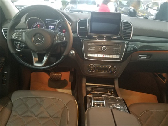 18款奔驰GLS550配置解析 奢华奔驰GLS500价格