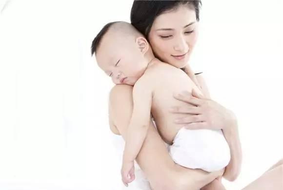月子里的宝宝, 为什么一放下就哭?