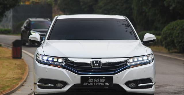 本田最尴尬的车型, 携地球梦+8档DCT, 依旧不被认可