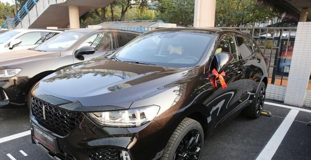 18万落地长城VV5旗舰型炫晶黑: 朋友以为这是豪华进口车!