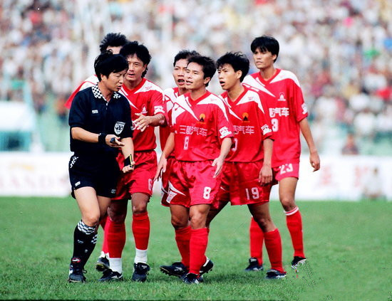 大连足球史上今天:1995年大连万达1比0广州太