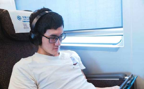 RNG夺冠后,队内成员身价排行,网友:Uzi的收入