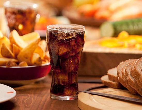 6岁小孩吃了奶奶做的西红柿炒蛋,当场倒地吐白