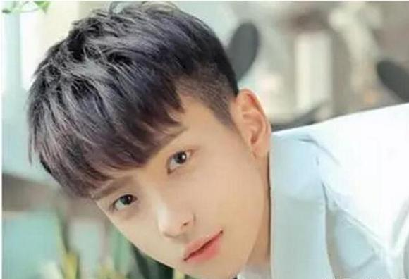 男生发型阳光帅气短发,2018最流行的十款男士