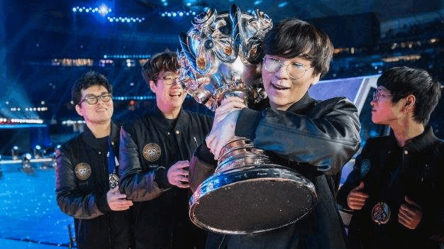 LOL三星冠军皮肤终于到来! 皇子化身安掌门求