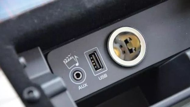 车上的USB接口到底能不能给手机充电?很多新