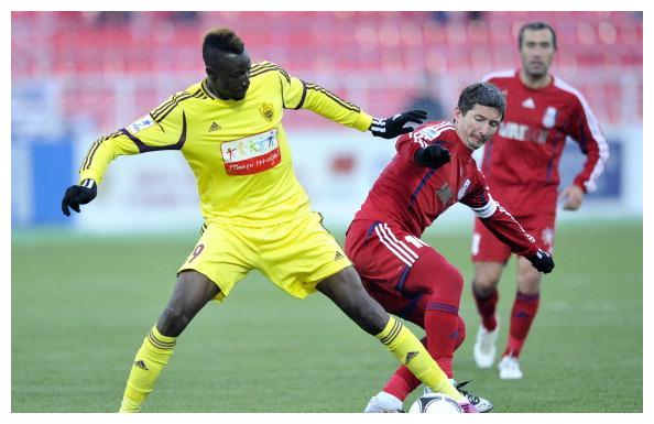 史上身高最高的10名足球运动员,踢足球的也有