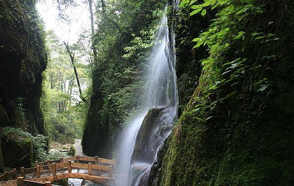 广东最穷的一个县 看完后我有点希望她一直穷