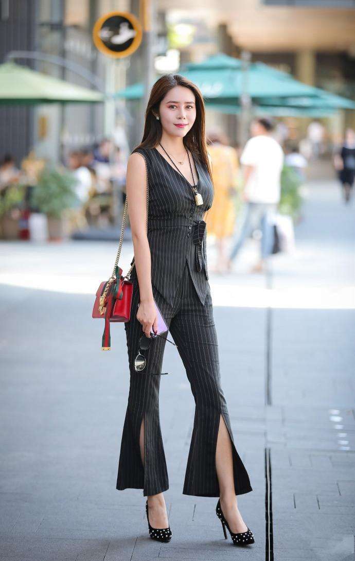 成都街拍:果然是出美女的地方,小姐姐们的穿搭也是很有讲究