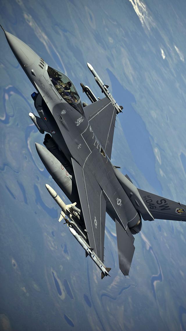 美军有钱任性:F16将改成无人机,中国歼10改得