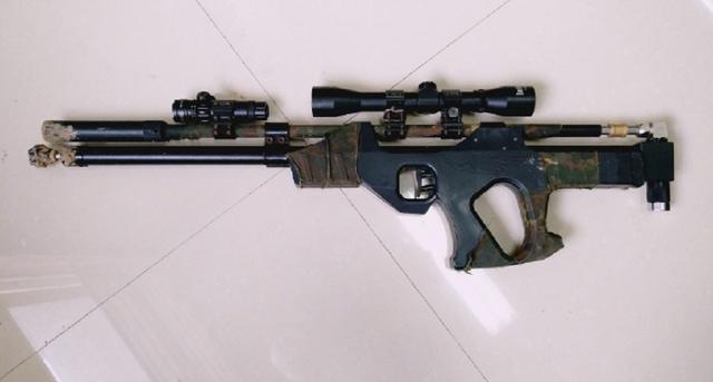 绝地求生:两大学生买吃鸡气枪,遭遇警方平底锅