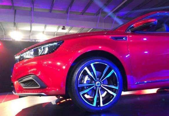 气质不输保时捷, 配置碾压朗逸和英朗, 仅售10万!