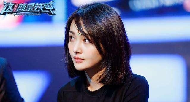 主持人让张一山用一个词形容郑爽,张一山说了